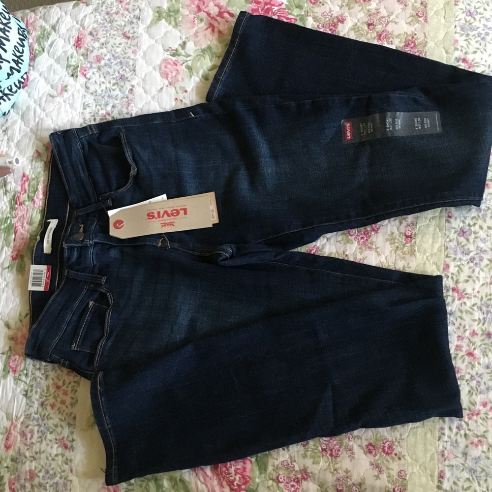 Levis Mid Rise Skinny jean